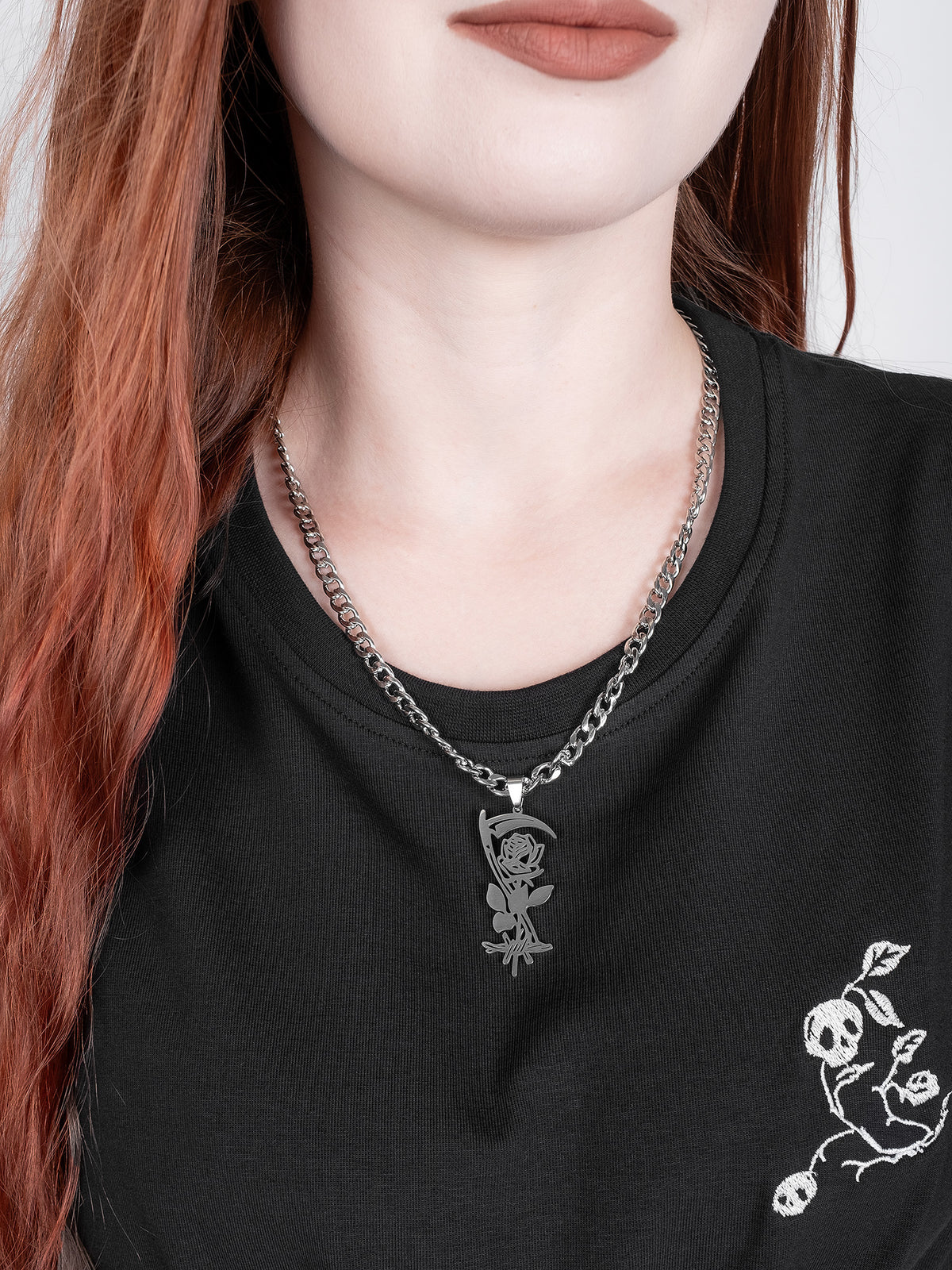 Naszyjnik z różą i kosą Thornblade