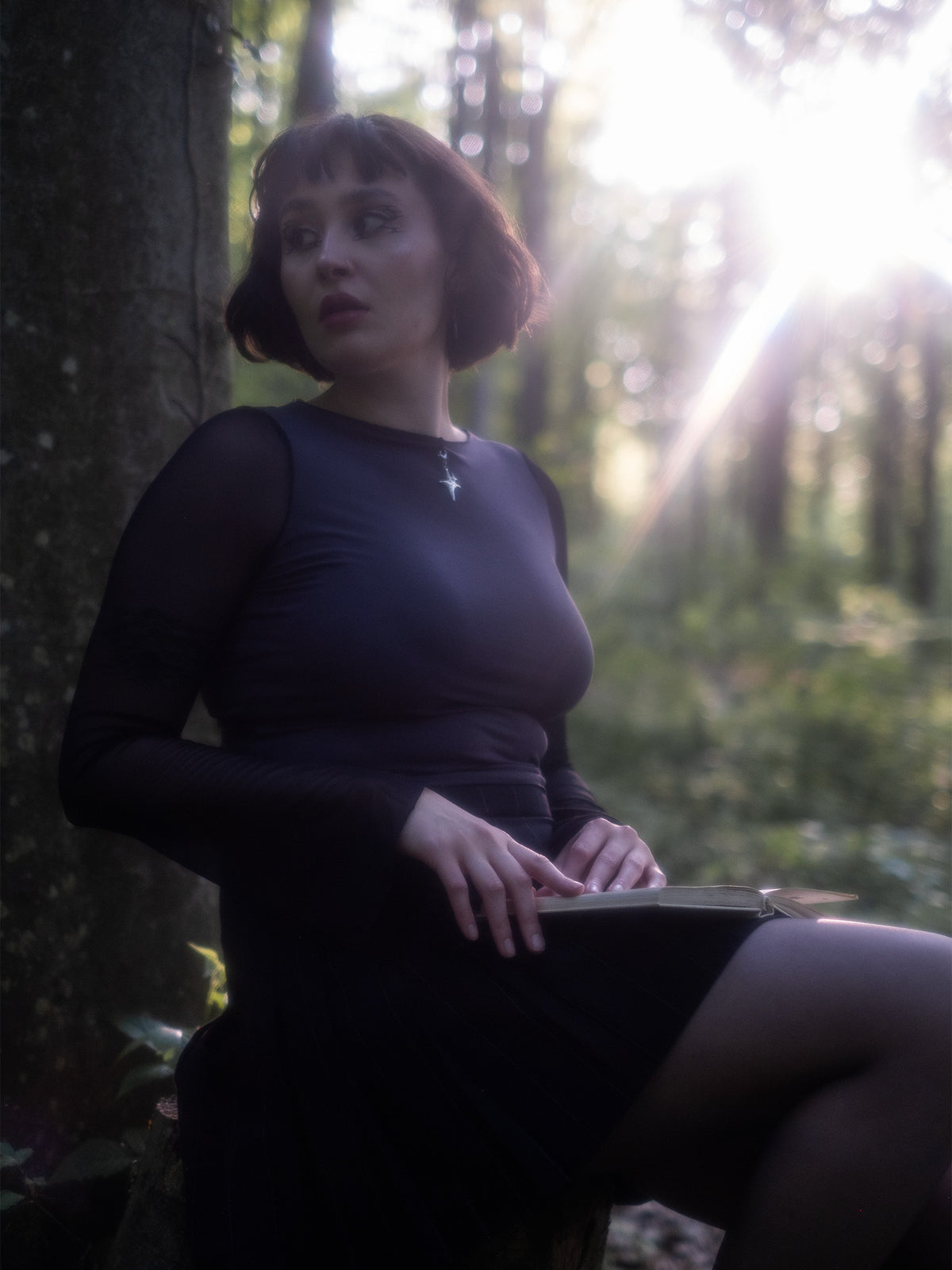 Szara bluzka z zawieszką Nova