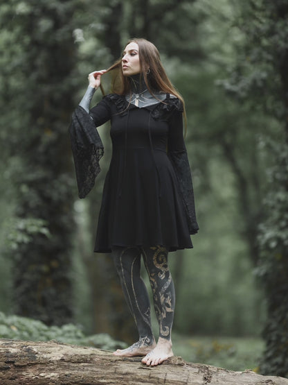 Sukienka z koronkowymi rękawami Enchantress