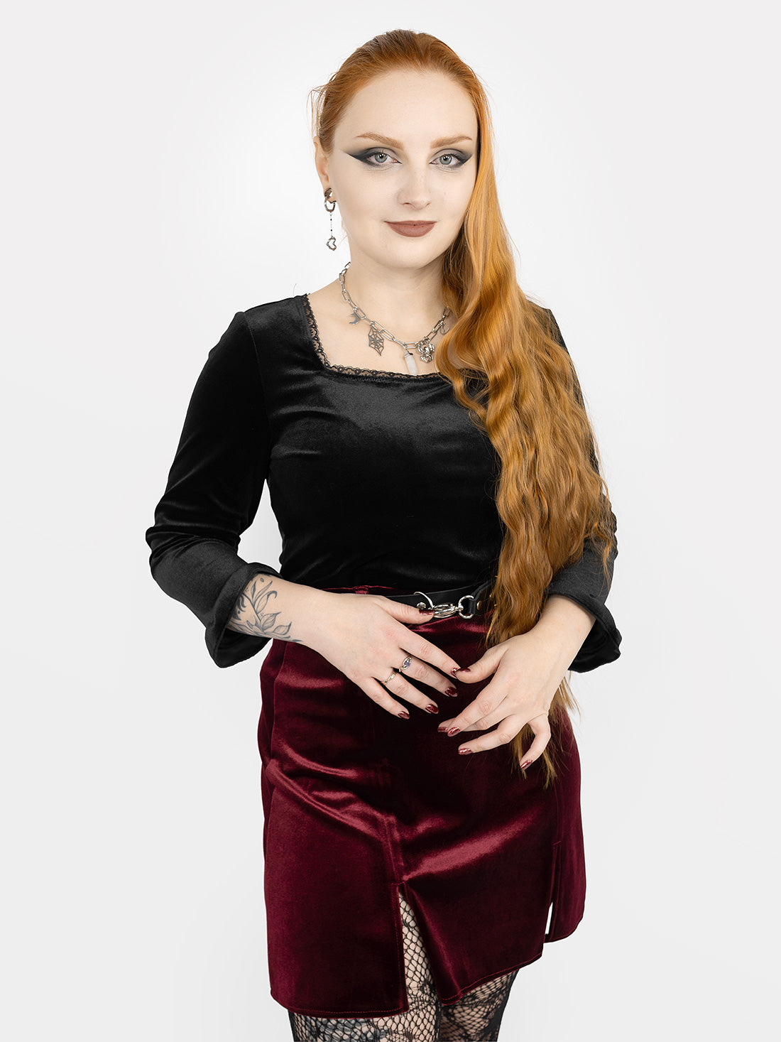 Welurowa bluzka z koronką Morticia