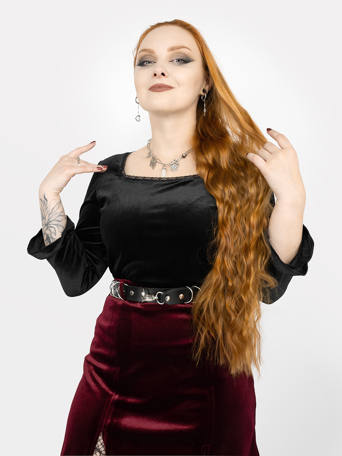 Welurowa bluzka z koronką Morticia