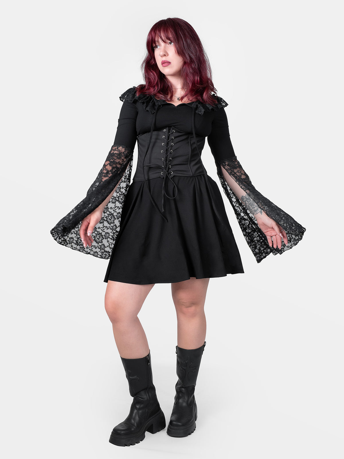 Sukienka z koronkowymi rękawami Enchantress