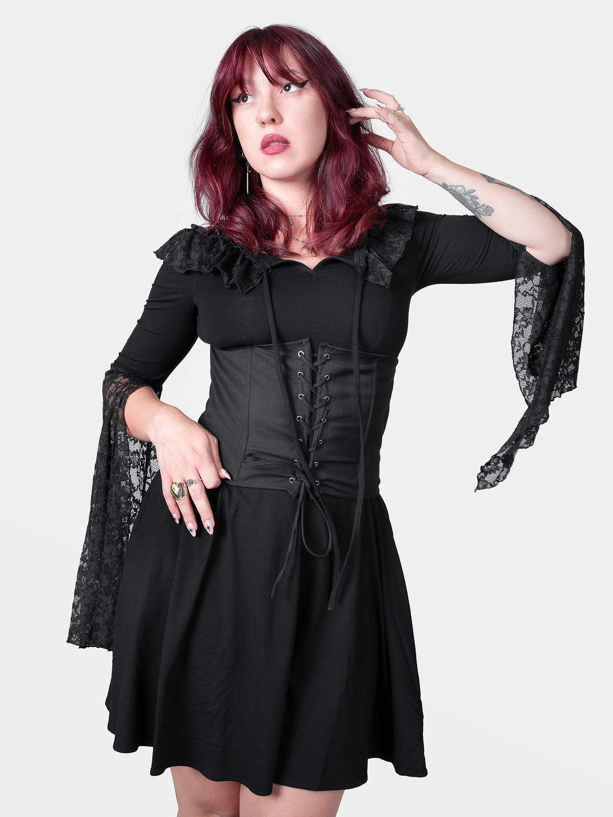 Sukienka z koronkowymi rękawami Enchantress