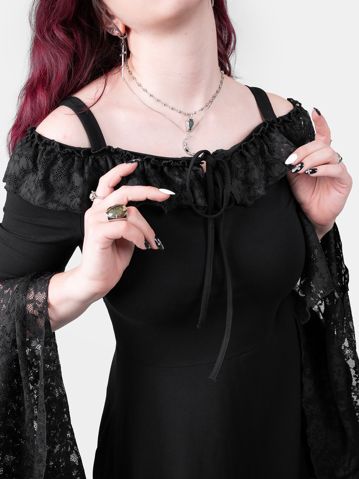 Sukienka z koronkowymi rękawami Enchantress