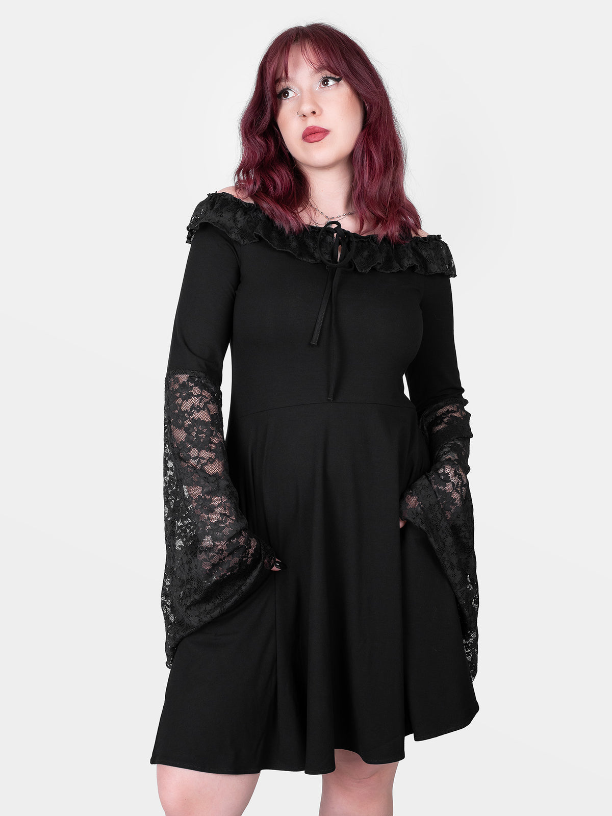 Sukienka z koronkowymi rękawami Enchantress