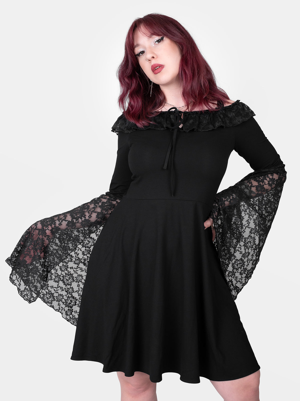 Sukienka z koronkowymi rękawami Enchantress