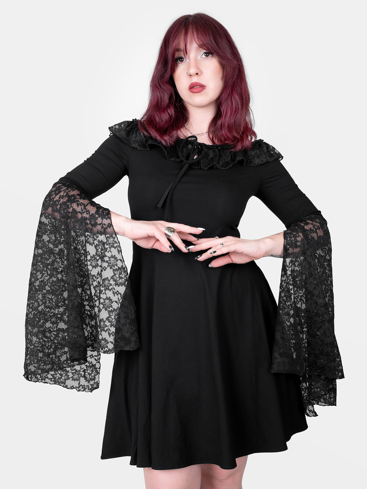Sukienka z koronkowymi rękawami Enchantress