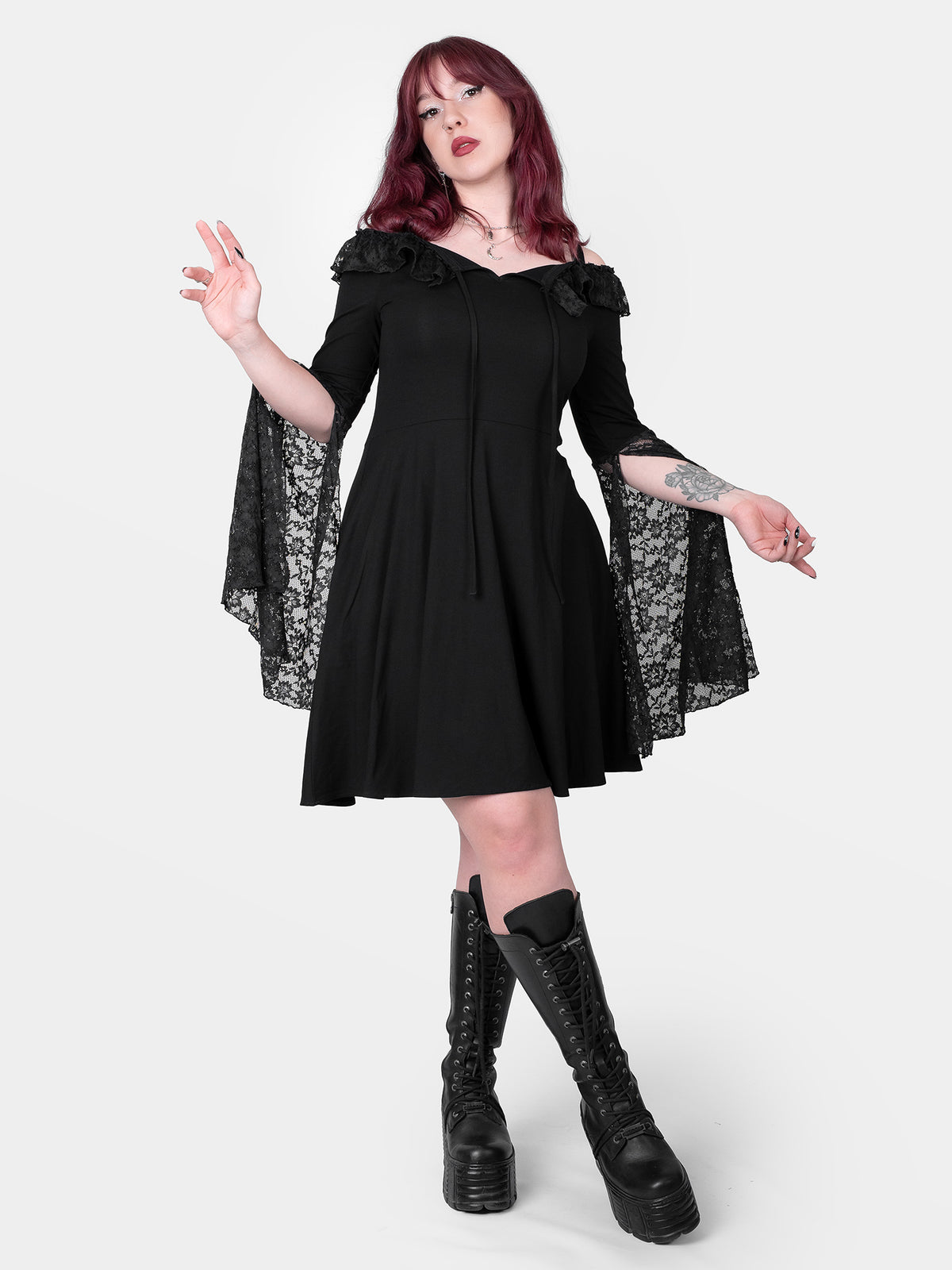 Sukienka z koronkowymi rękawami Enchantress