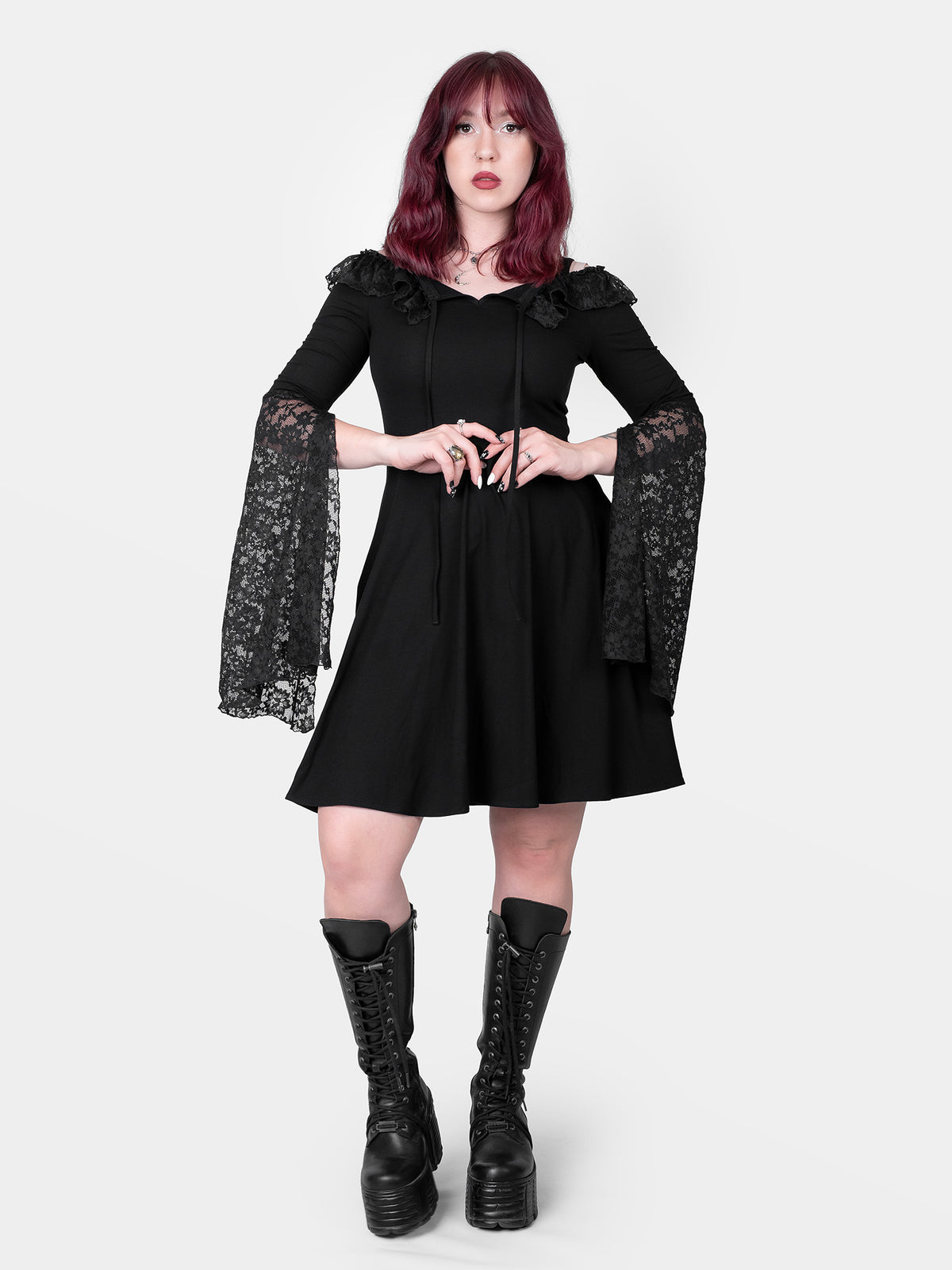 Sukienka z koronkowymi rękawami Enchantress