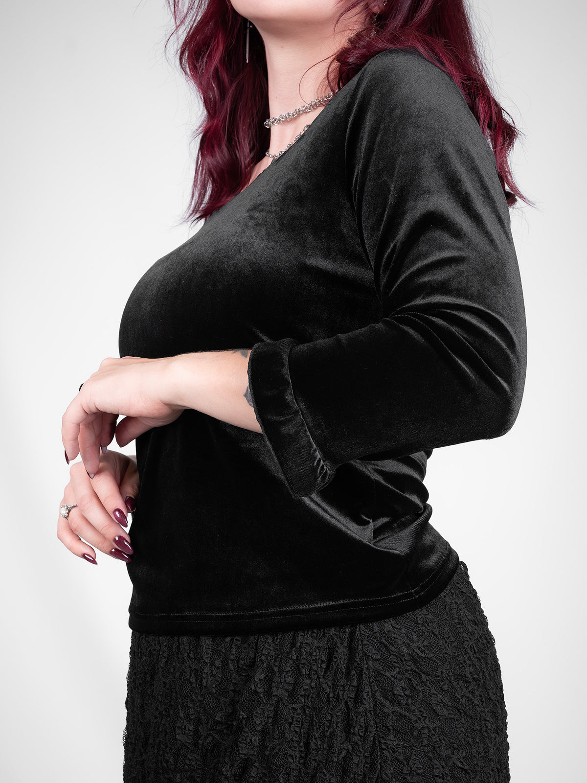 Welurowa bluzka z koronką Morticia