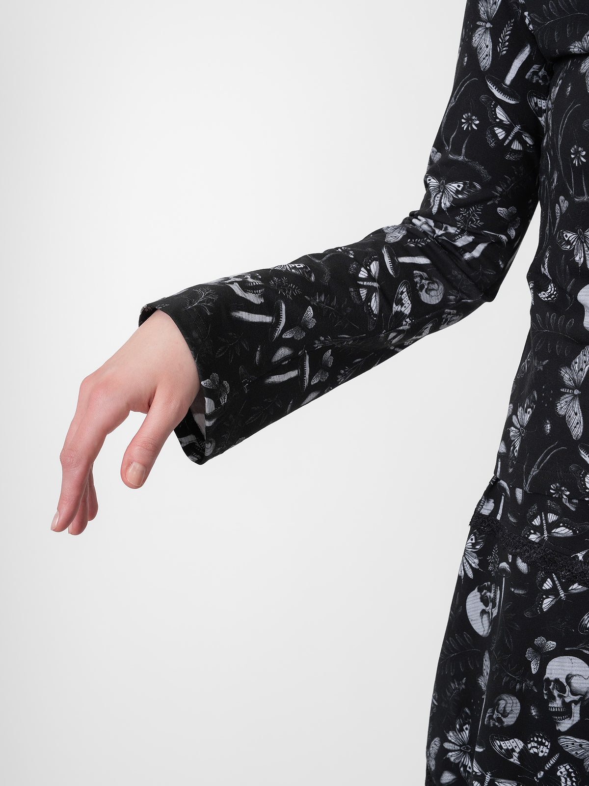 Bluzka wrap z rozszerzanymi rękawami Moonveil