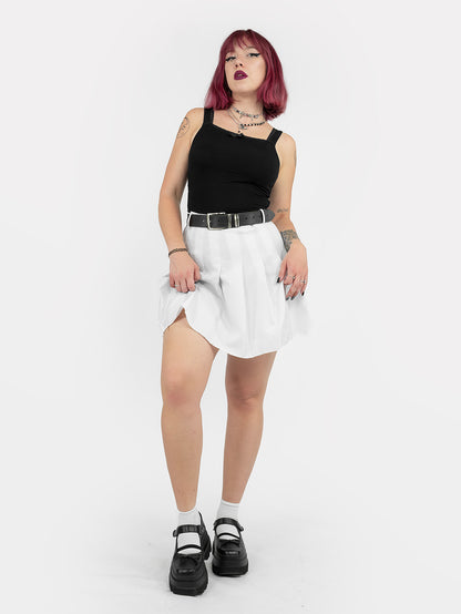 Biała tennis skirt ze szlufkami